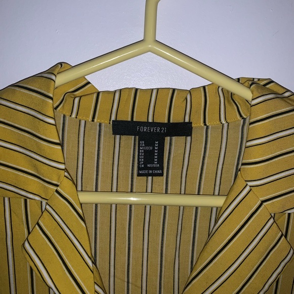 ⭐️HOST PICK⭐️ [M]👚F21 striped button up shirt - Picture 5 of 7